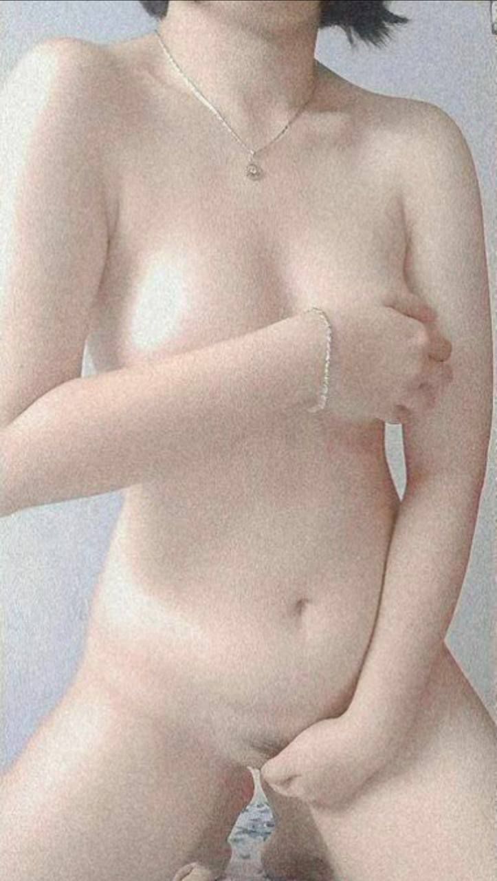 Cửa bị hỏng, cô nhân viên bị nhốt chung với tiền bối cả đêm trong siêu thị