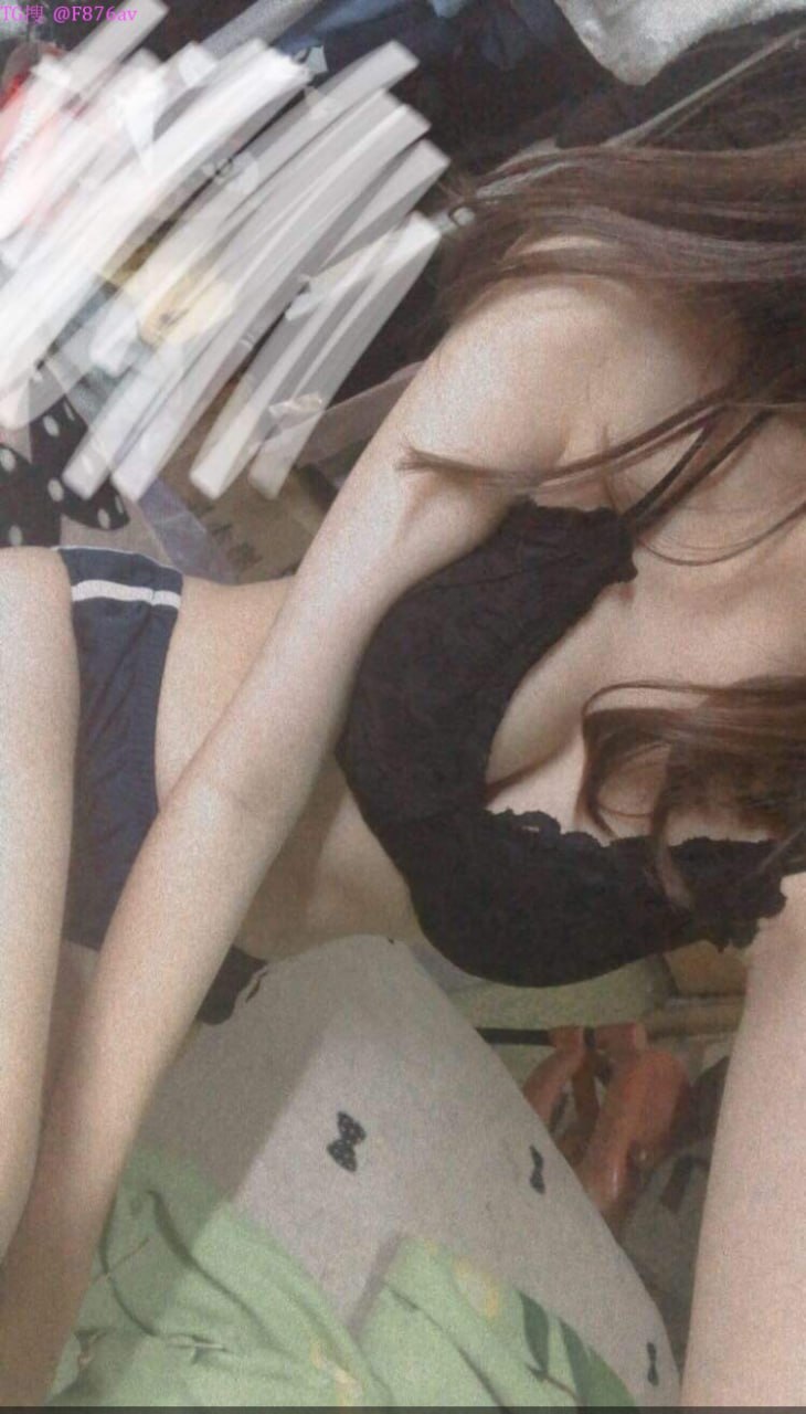 Cưới nhau mãi không mang thai, cô giáo bị cậu học trò cá biệt chịch đến có thai